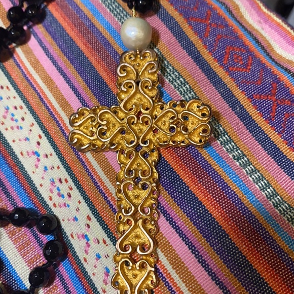 Gold and pearl cross with black onyx necklace - Picture 2 of 4